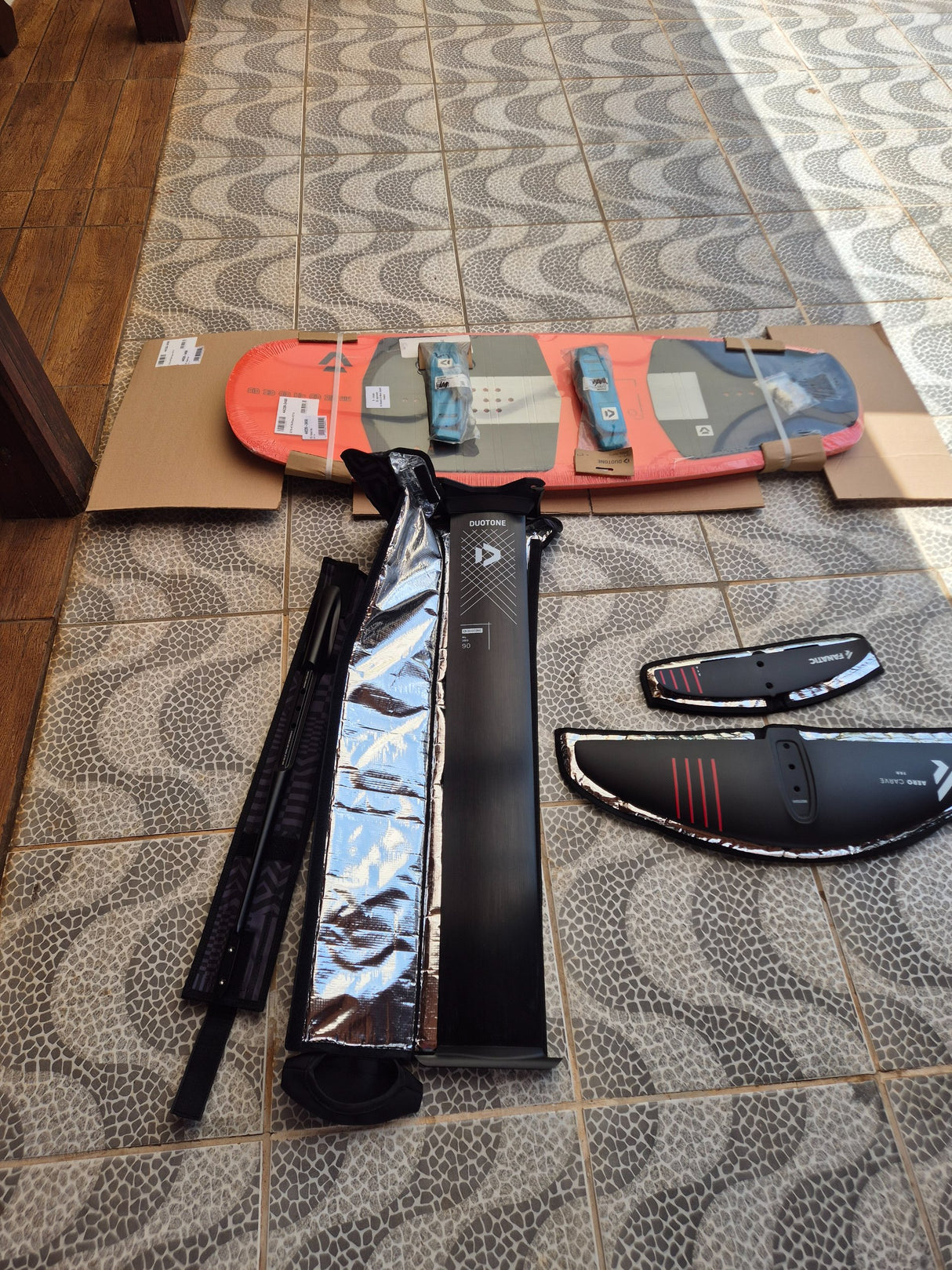 Prancha Duotone Pace 4’2 com foil 4`2 2025