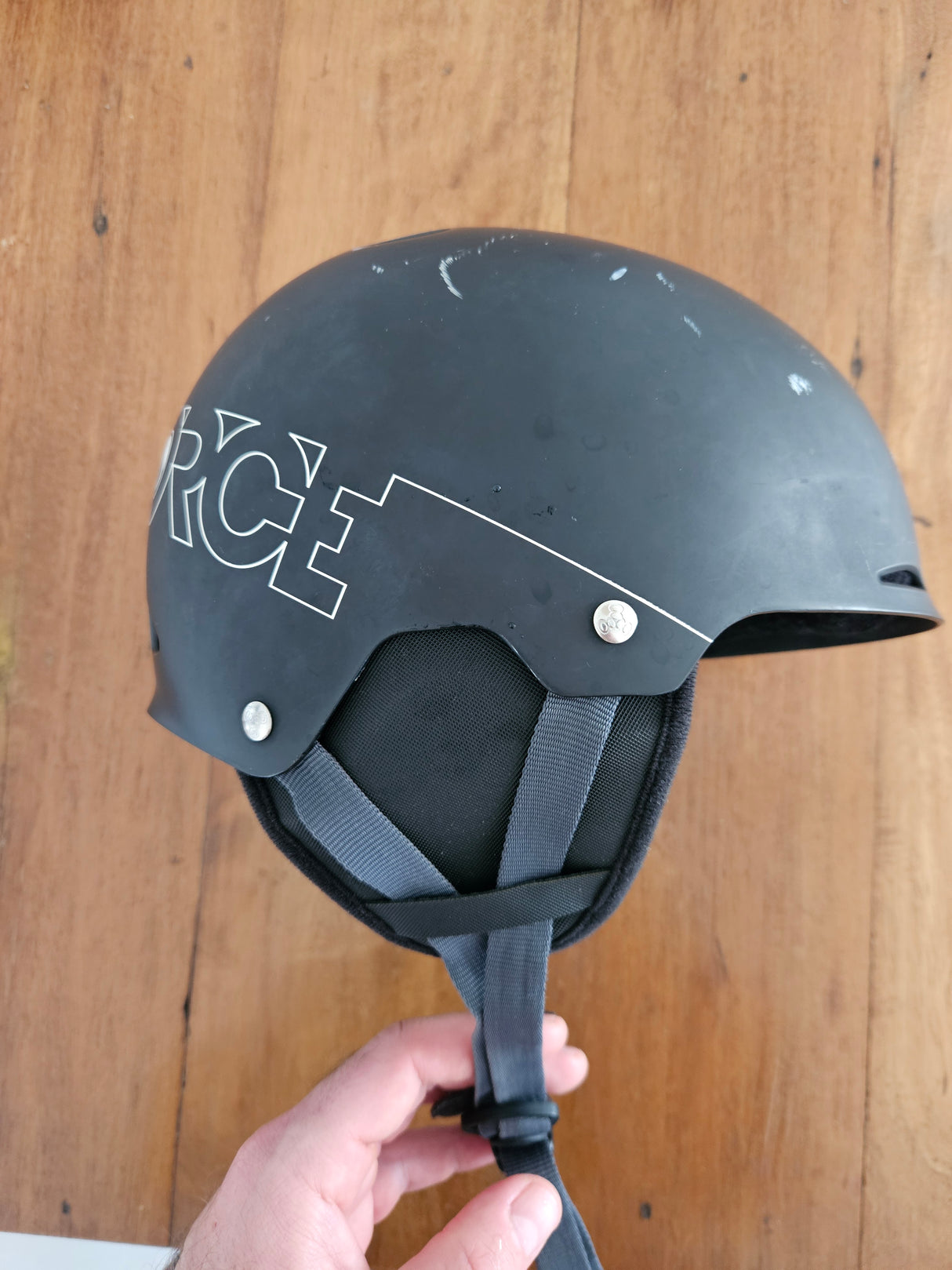 Capacete Liquid Force M 2022