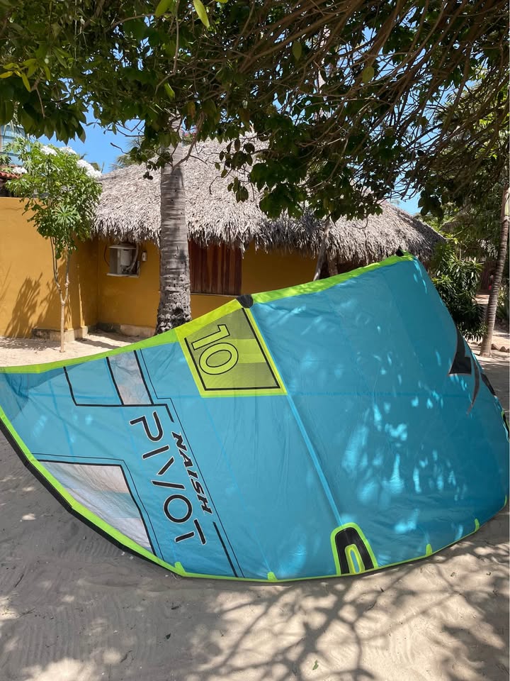 Kite Naish Pivot 2024 S28 + Barra + Mochila
